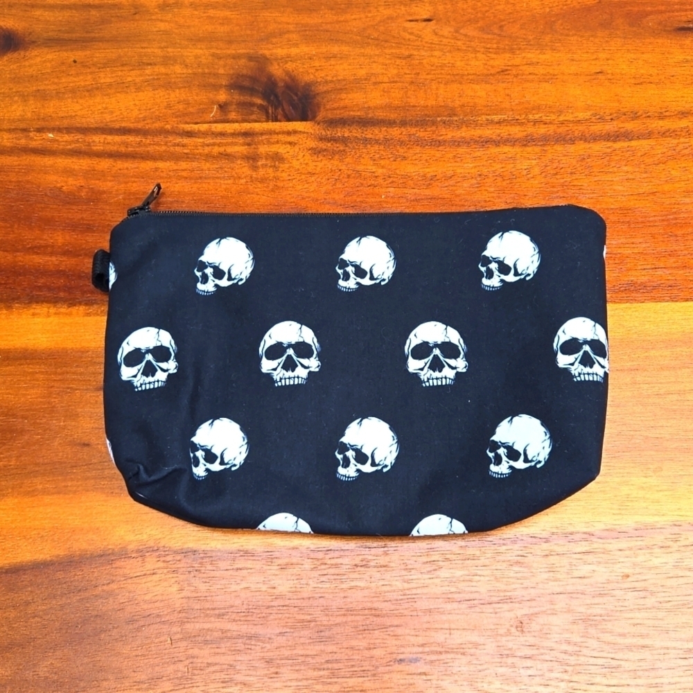 Skull Makeup Bag Zipper Black Romwe NWT